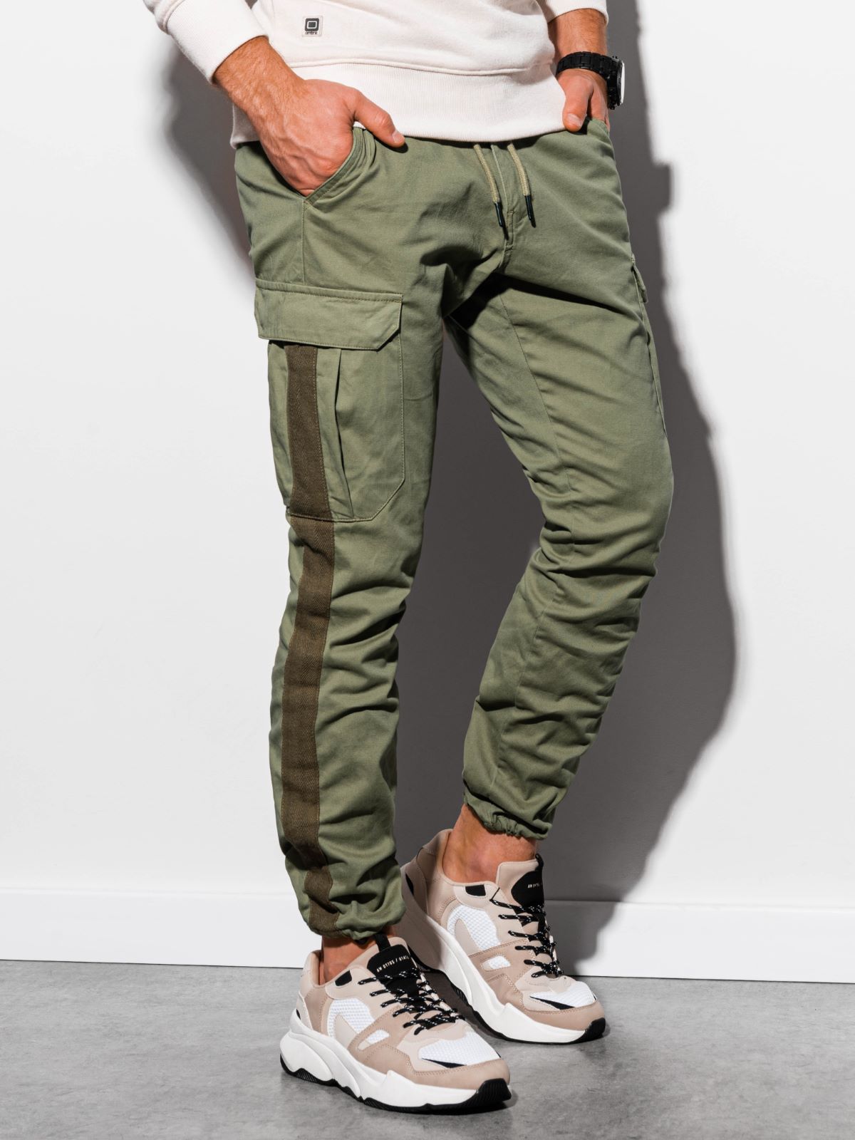 Pantaloni chino barbati P893 – verde ro.ombre.com/ imagine 2022