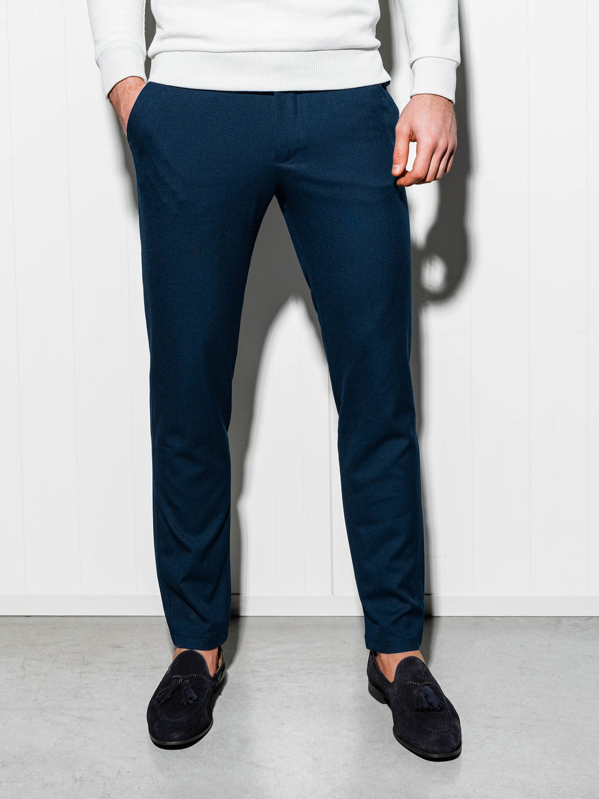 Pantaloni chino barbati P832 – bleumarin ro.ombre.com/ imagine 2022