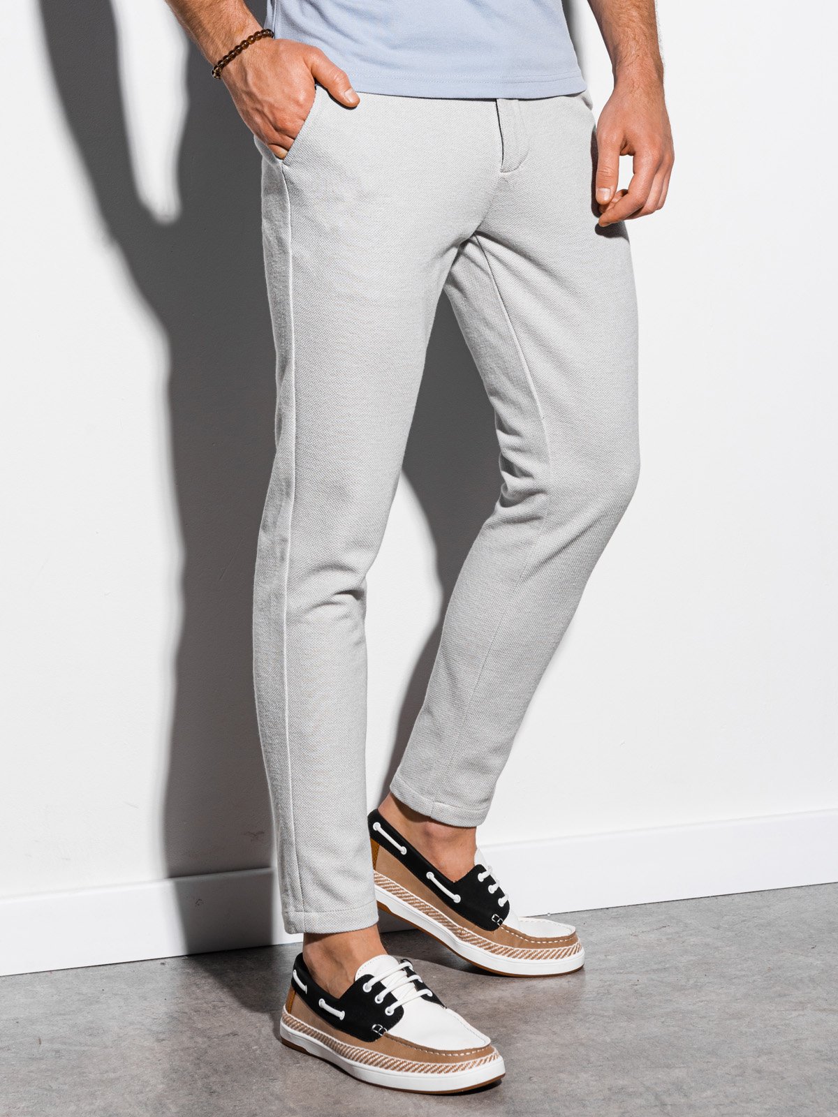 Pantaloni chino barbati P891 - gri deschis