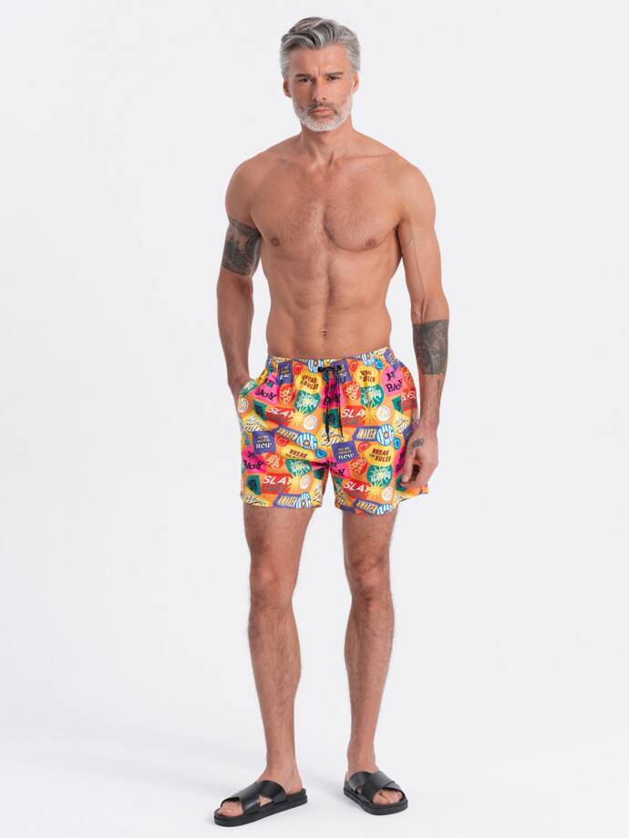 Pantaloni scurți de baie pentru bărbați cu inscripții - multicolor V14 OM-SRBS-0125